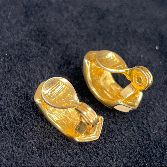 Vintage Monet Clip On Earrings Gold Ivory Event Wedding Gift Party Formal - Picture 2 of 8